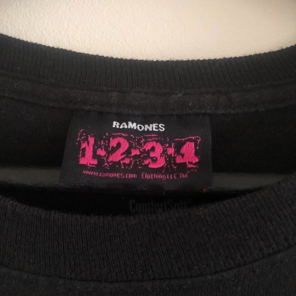 **SOLD** Ramones tshirt - Picture 3 of 3